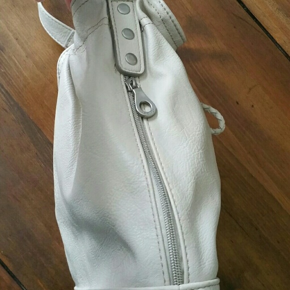 Cream Relic Purse with an Adjustable Strap - Picture 5 of 8